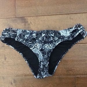 black and white patterned bikini bottom